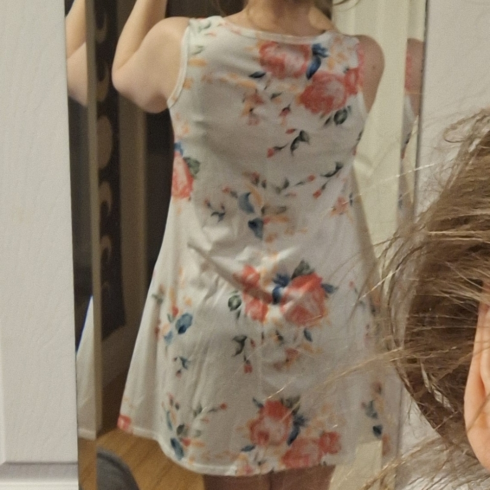 Sundress - Picture 4 of 16